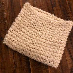 Hollister Neck scarf